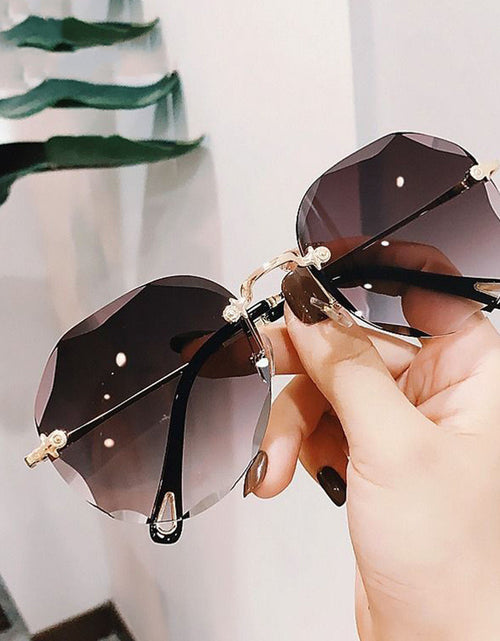 تحميل الصورة إلى عارض المعرض، Polygonal Sunglasses Women Rimless Trimmed Sunglasses
