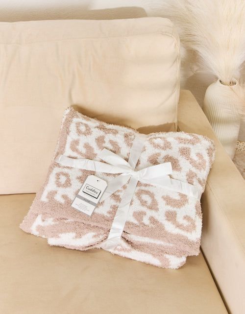 Load image into Gallery viewer, Cuddley Leopard Decorative Throw Blanket
