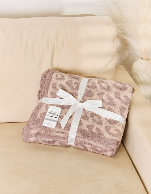 Load image into Gallery viewer, Cuddley Leopard Decorative Throw Blanket
