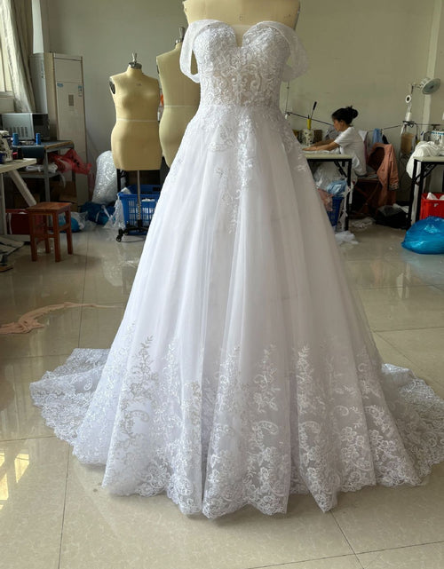 Load image into Gallery viewer, Off-shoulder Bridal Main Wedding Dress Elegant Court Style High-grade Luxury French Light Door Yarn
