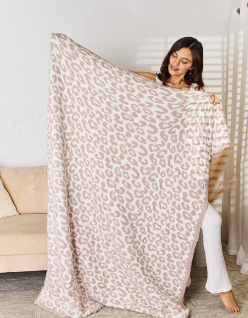 Load image into Gallery viewer, Cuddley Leopard Decorative Throw Blanket
