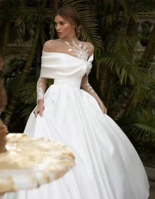 Load image into Gallery viewer, Raglan Sleeve Long Sleeve White Tutu Skirt Satin Wedding Dress
