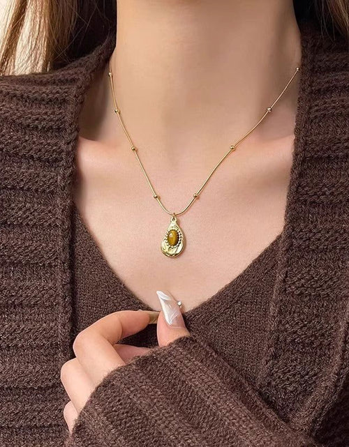 Load image into Gallery viewer, Amber Stone Necklace Retro Irregular Clavicle Chain Sweater Chain Women Fashion Jewelry 2668south
