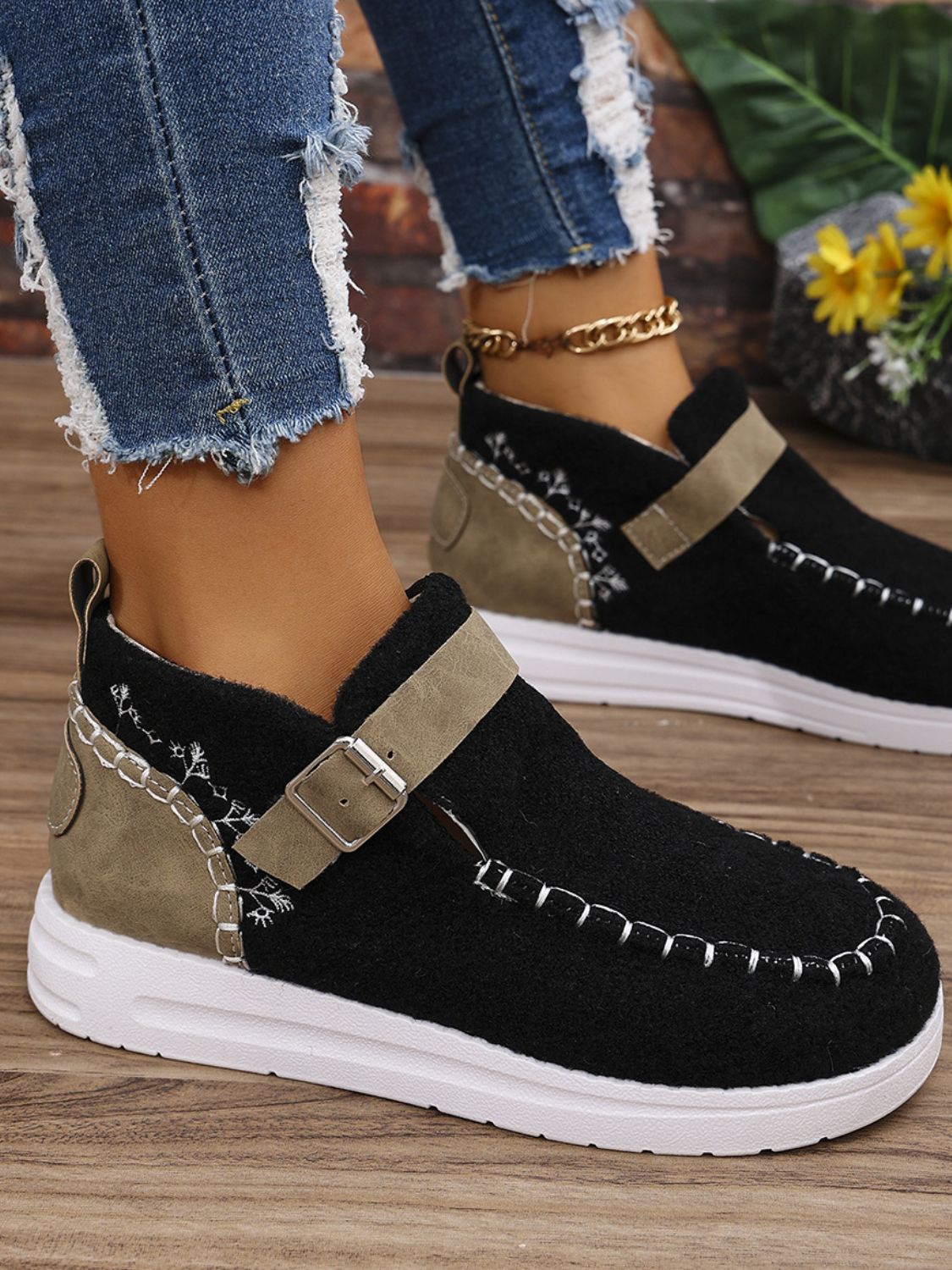 Contrast Round Toe Buckle Sneakers 2668south