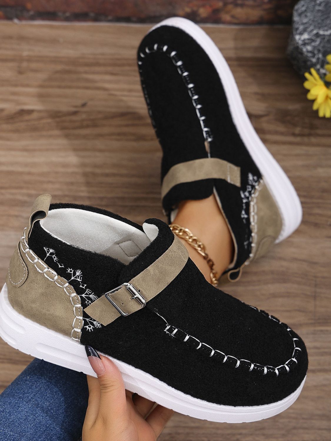 Contrast Round Toe Buckle Sneakers 2668south