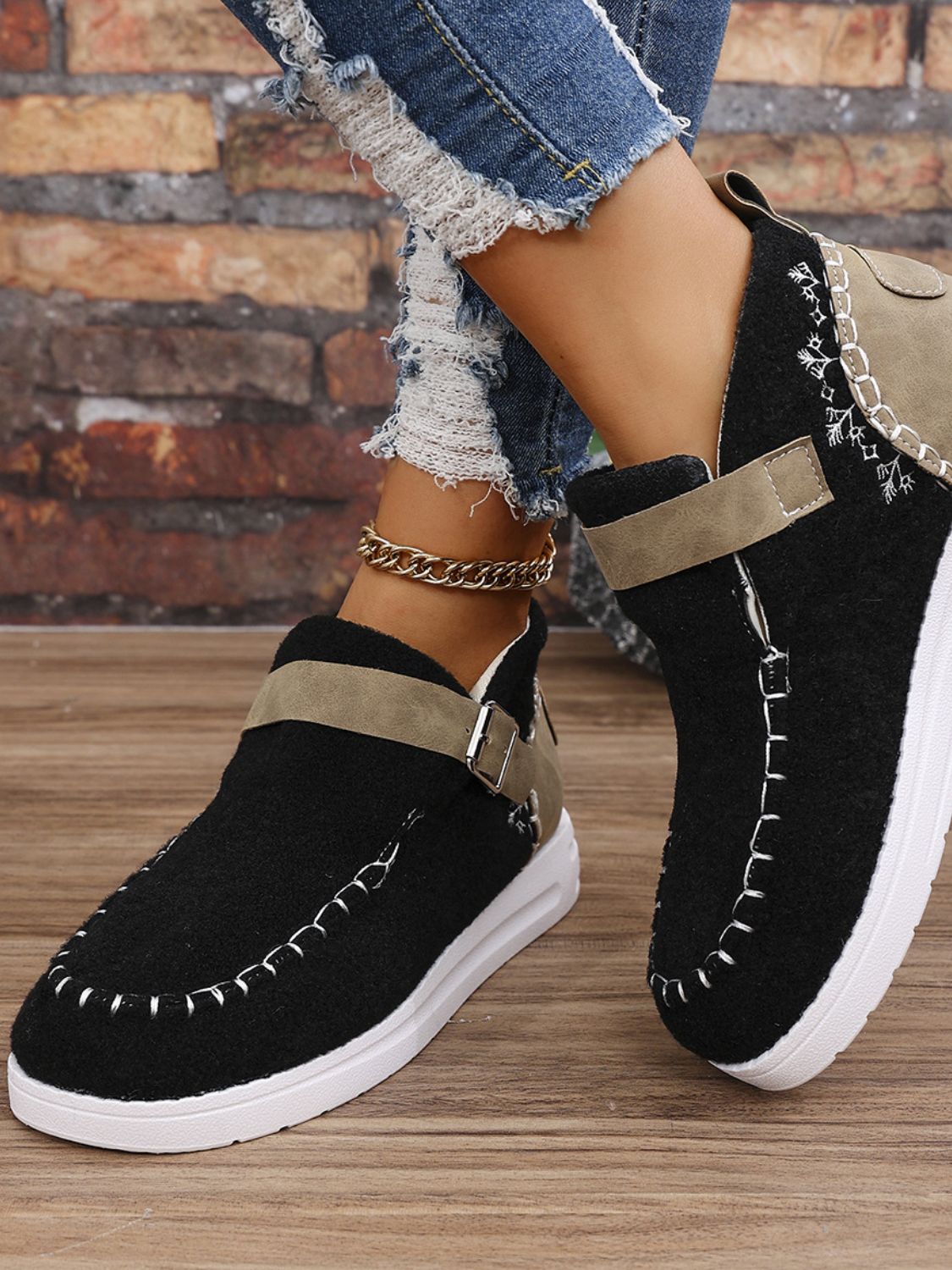 Contrast Round Toe Buckle Sneakers 2668south