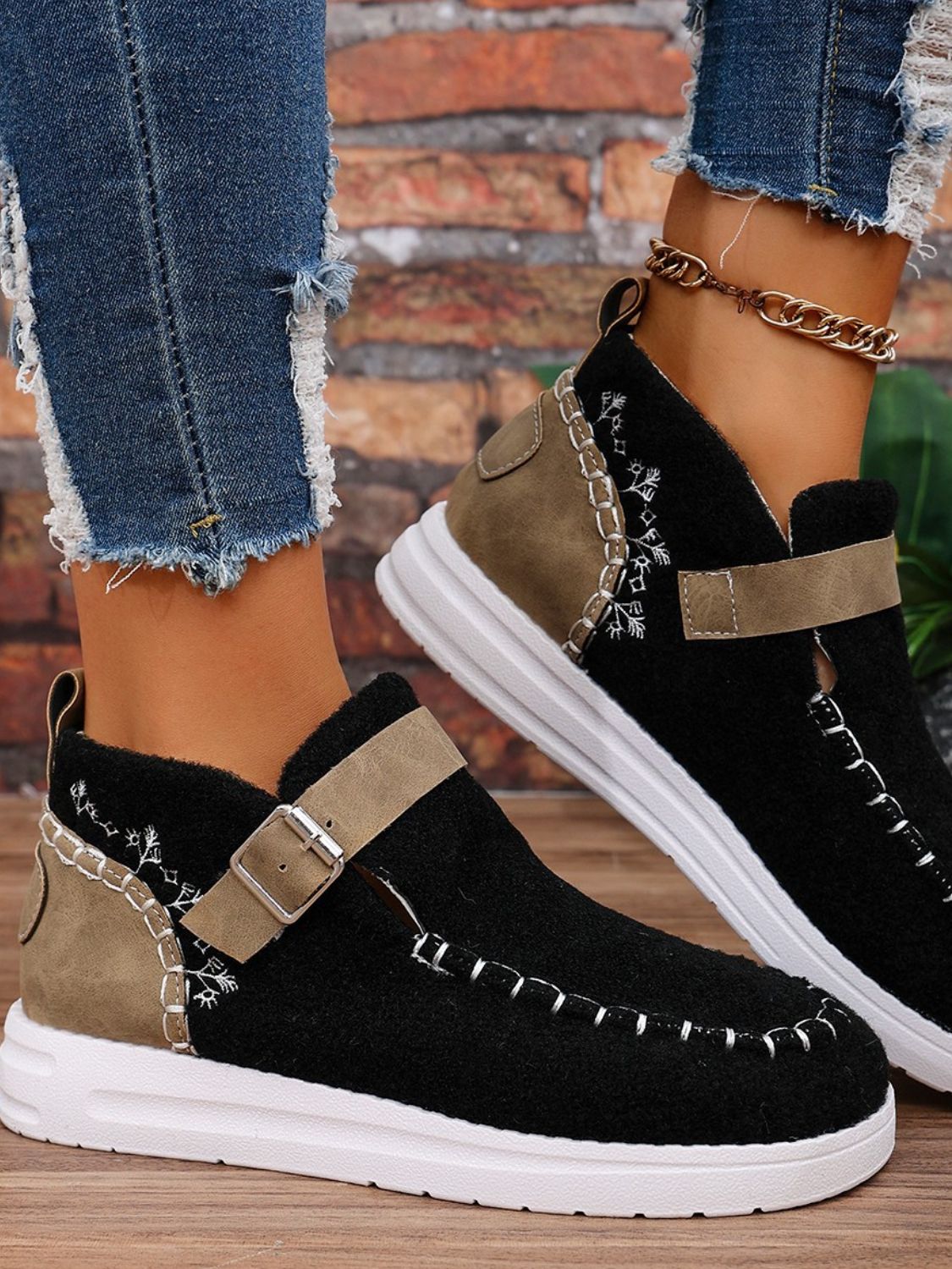 Contrast Round Toe Buckle Sneakers 2668south