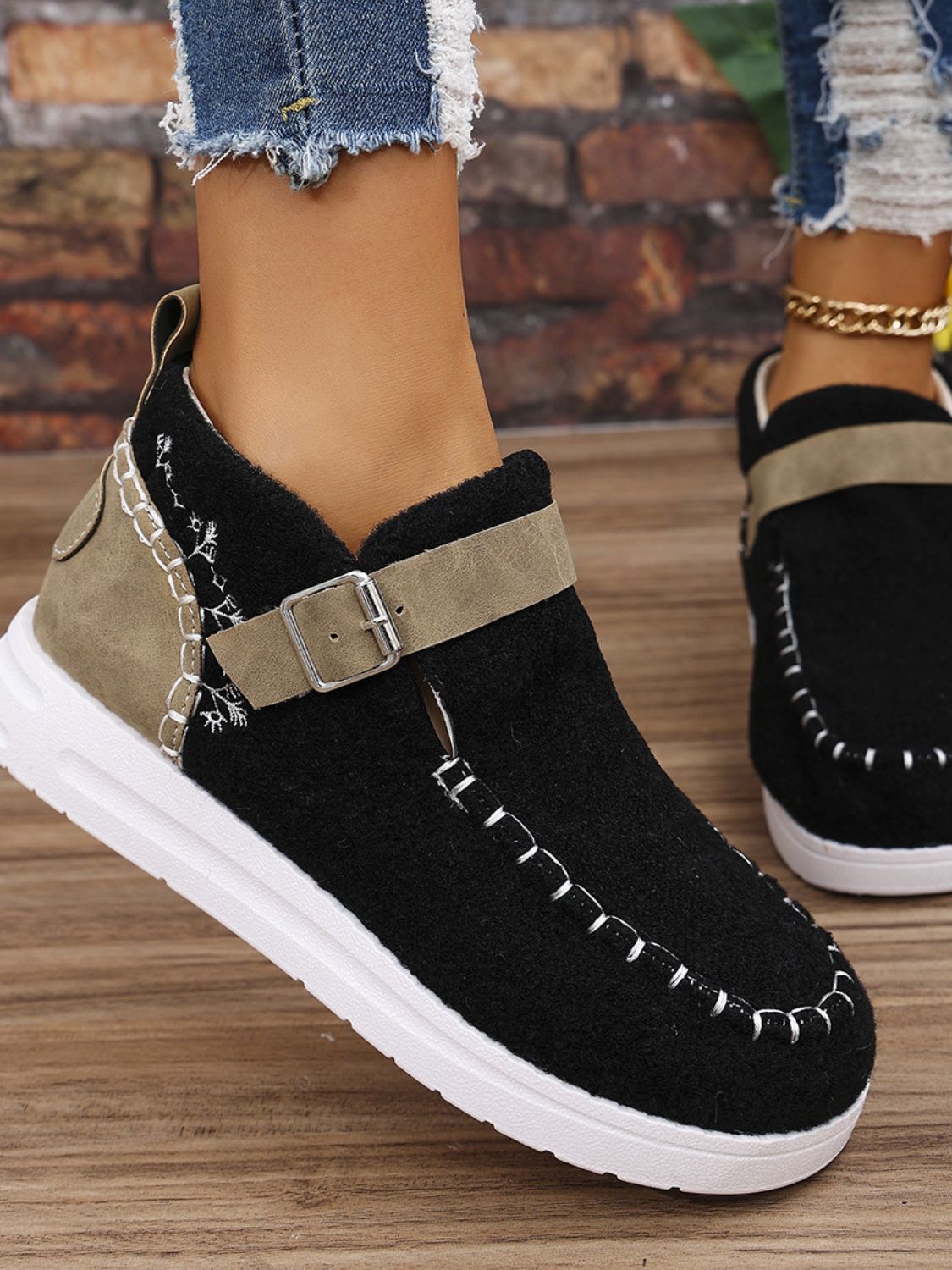 Contrast Round Toe Buckle Sneakers 2668south