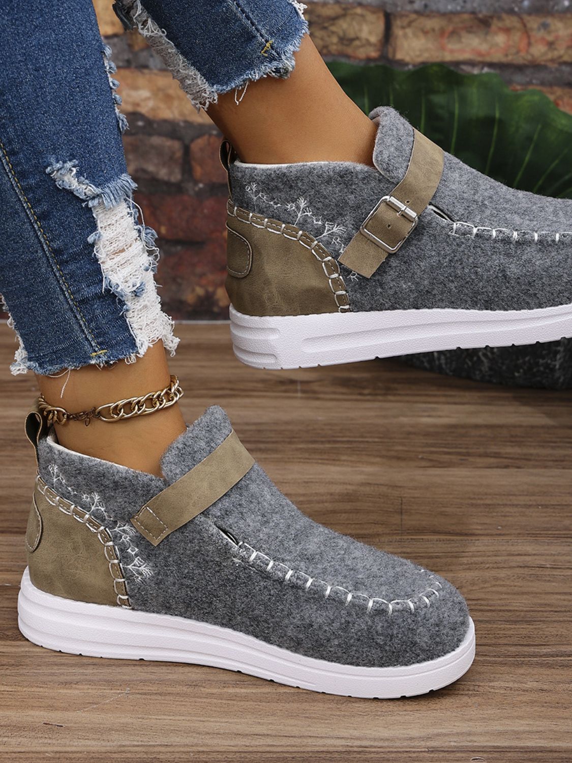 Contrast Round Toe Buckle Sneakers 2668south