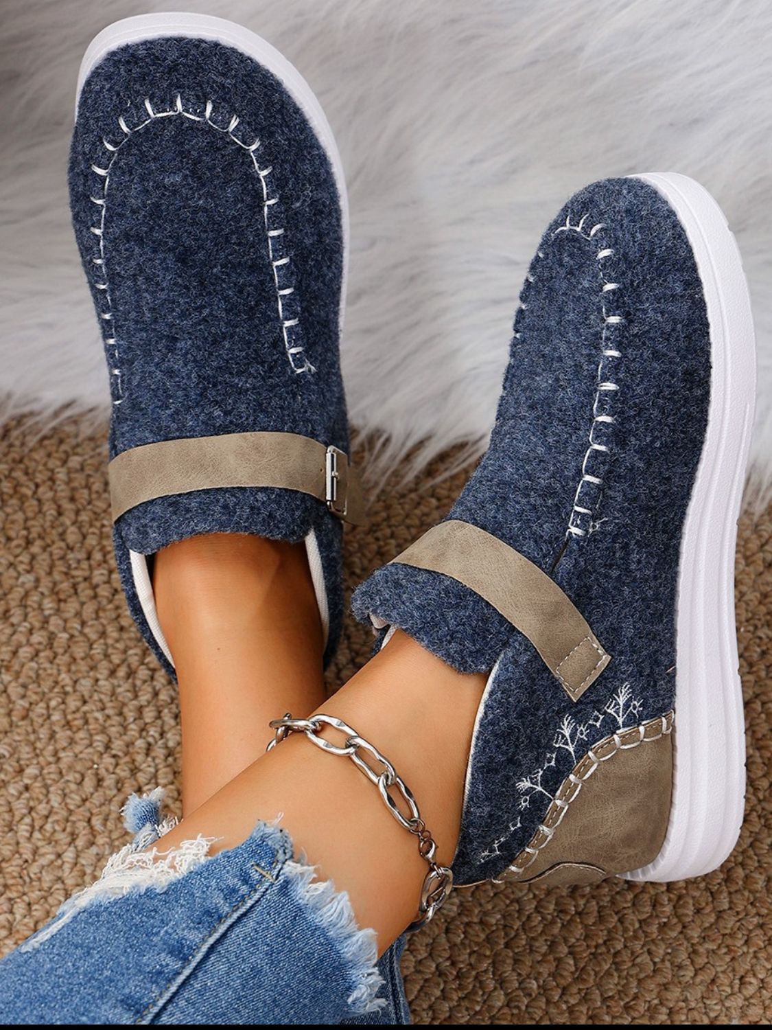 Contrast Round Toe Buckle Sneakers 2668south