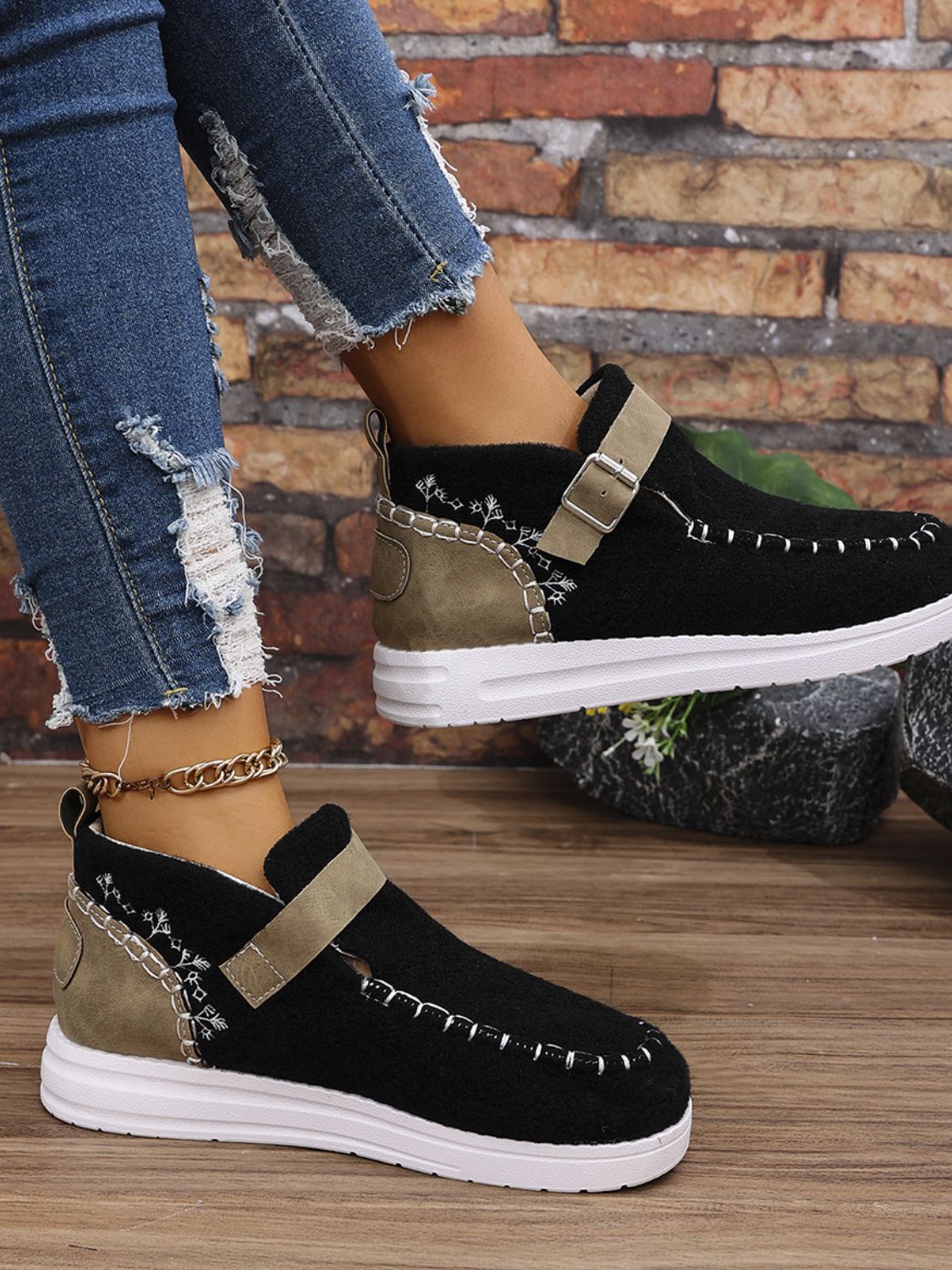 Contrast Round Toe Buckle Sneakers 2668south