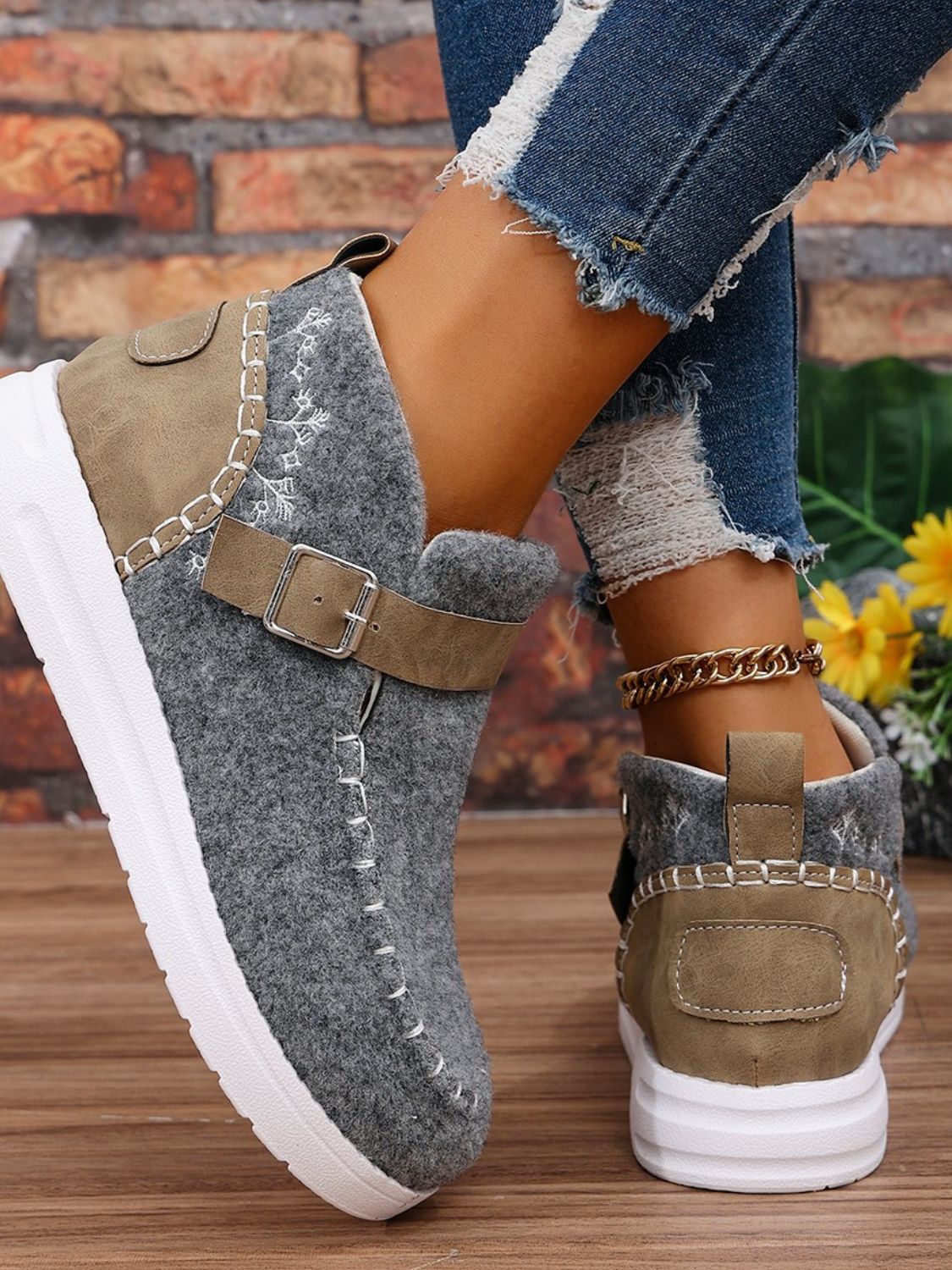 Contrast Round Toe Buckle Sneakers 2668south