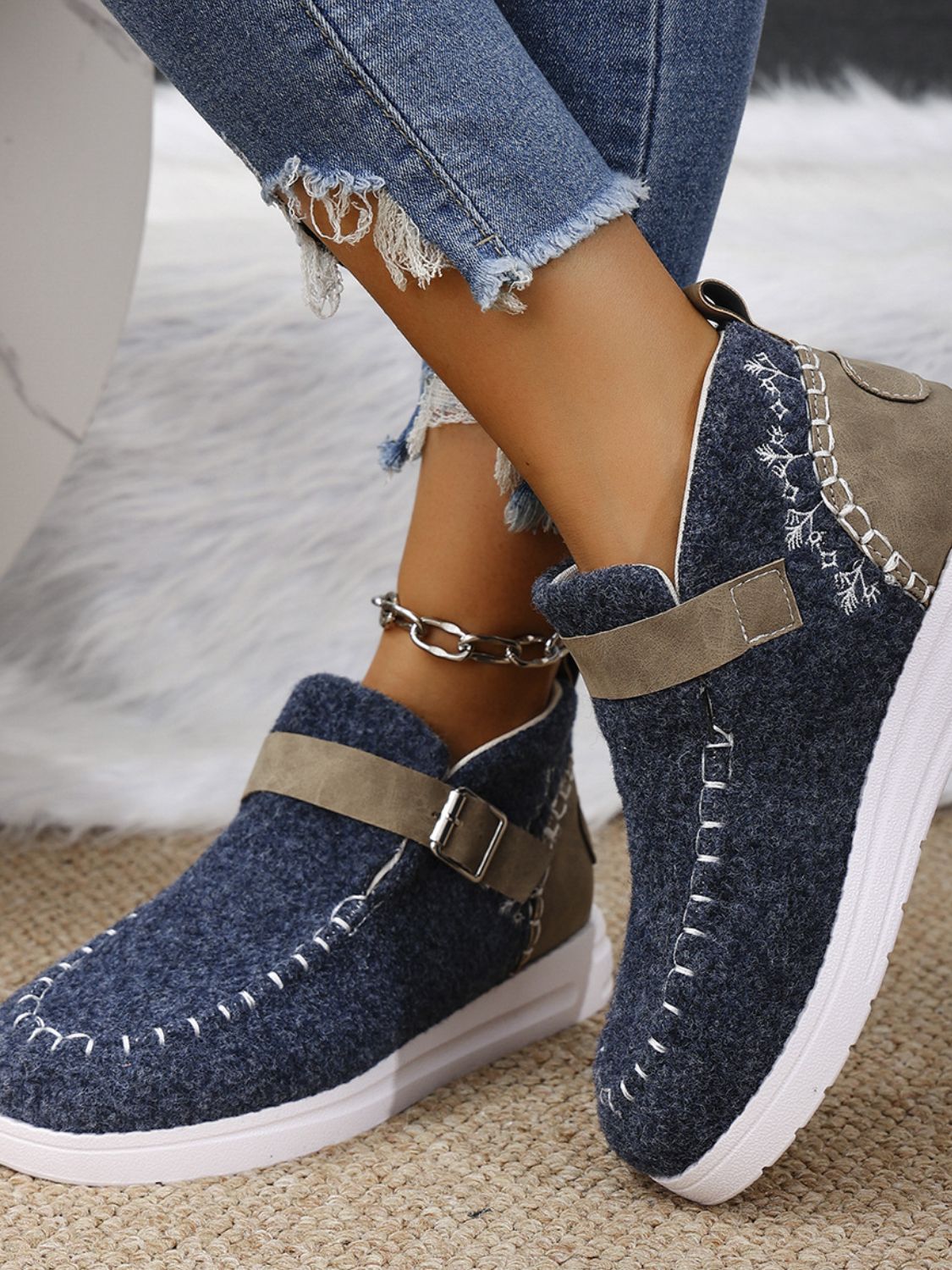 Contrast Round Toe Buckle Sneakers 2668south