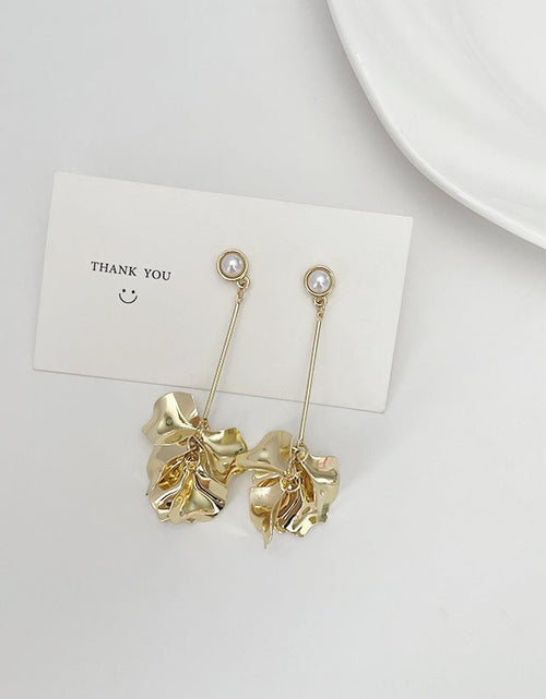 Load image into Gallery viewer, French Retro Metal Petals Silver Stud Earrings Women 2668south
