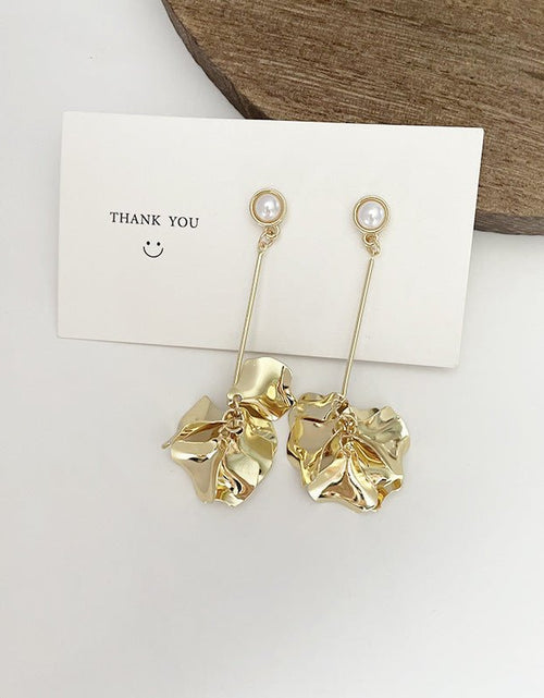 Load image into Gallery viewer, French Retro Metal Petals Silver Stud Earrings Women 2668south
