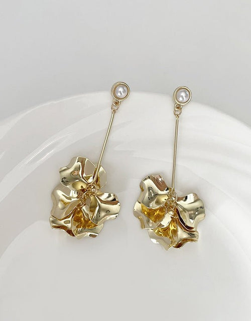 Load image into Gallery viewer, French Retro Metal Petals Silver Stud Earrings Women 2668south
