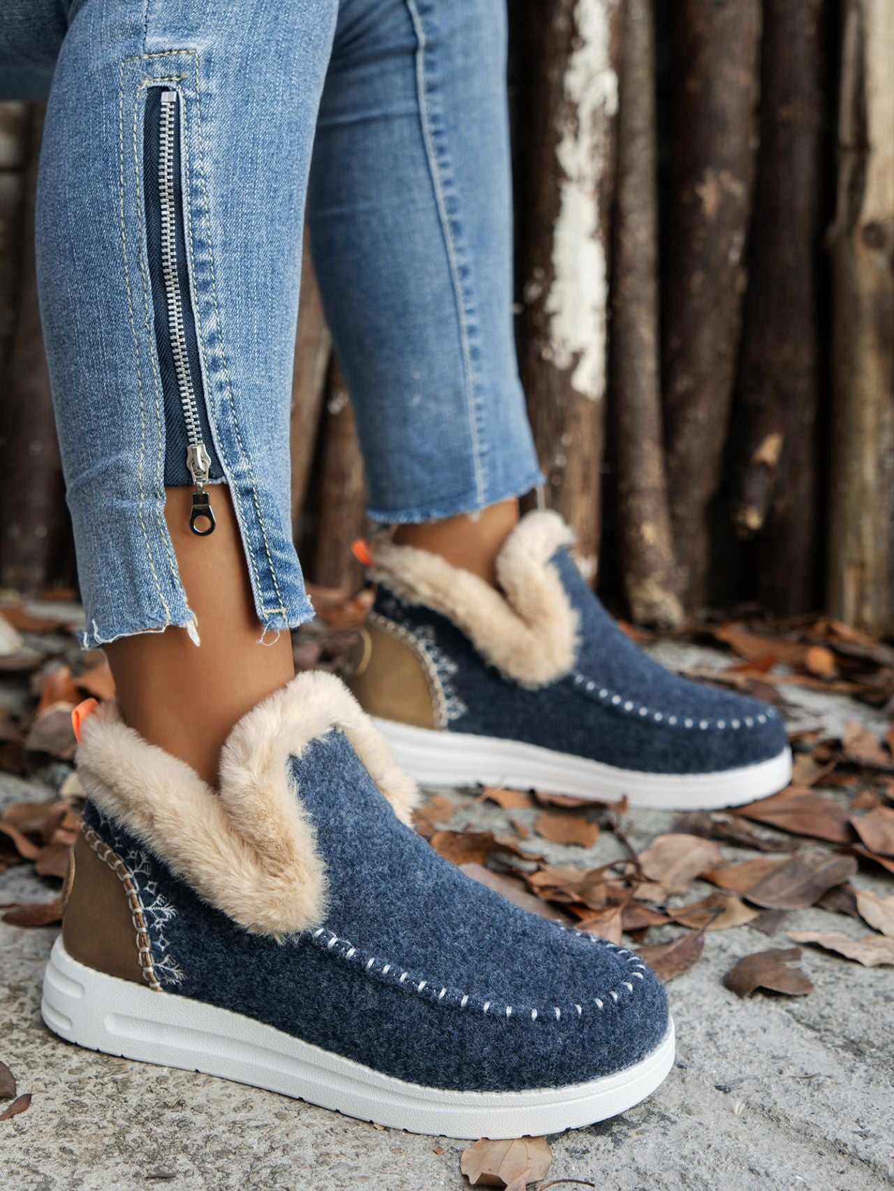 Furry Suede Round Toe Flat Sneakers 2668south