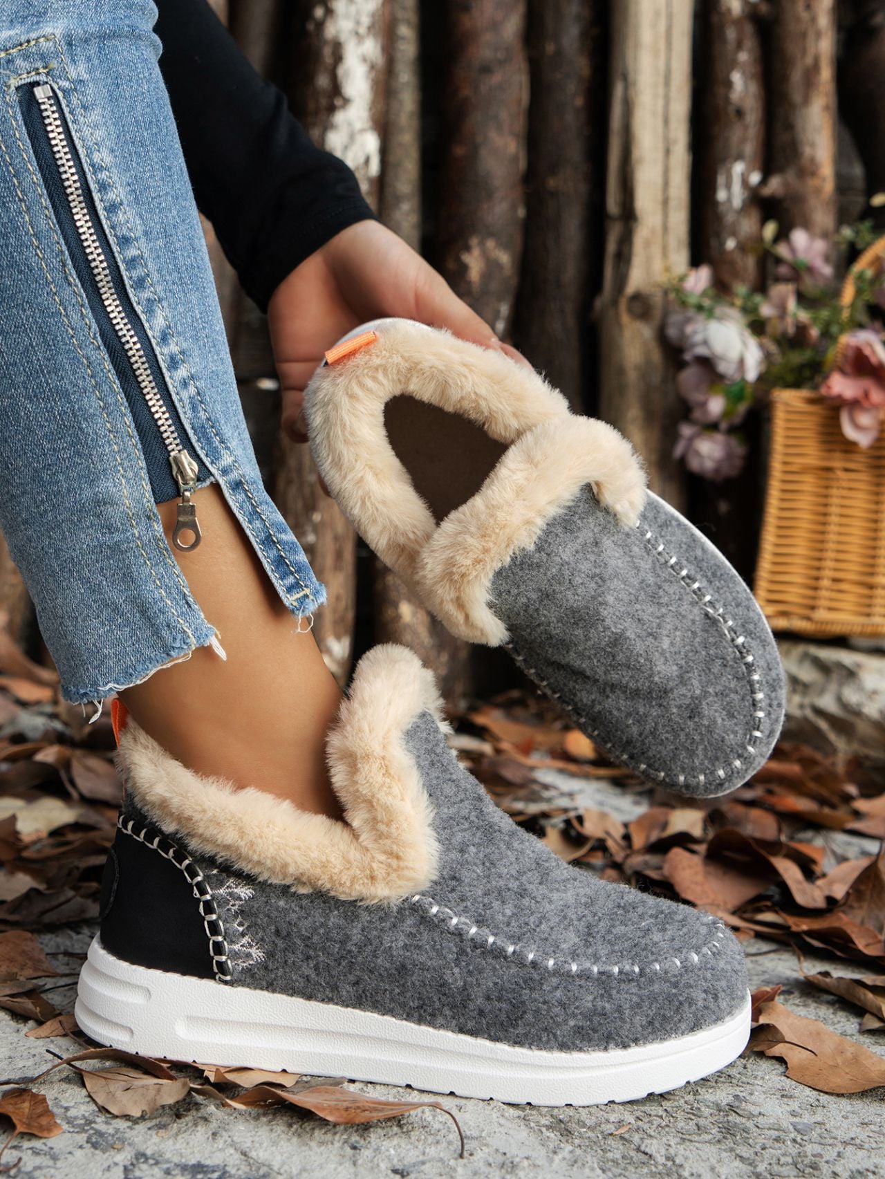 Furry Suede Round Toe Flat Sneakers 2668south