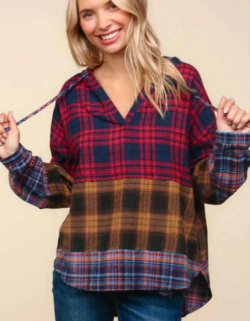 Load image into Gallery viewer, Haptics Plaid Edge Cut Detail Hooded Top 2668south
