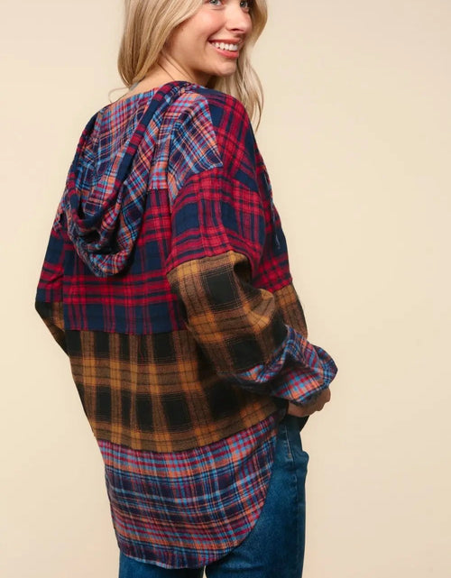 Load image into Gallery viewer, Haptics Plaid Edge Cut Detail Hooded Top 2668south
