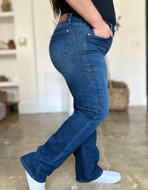 Load image into Gallery viewer, Judy Blue Full Size Tummy Control Straight Jeans 2668south
