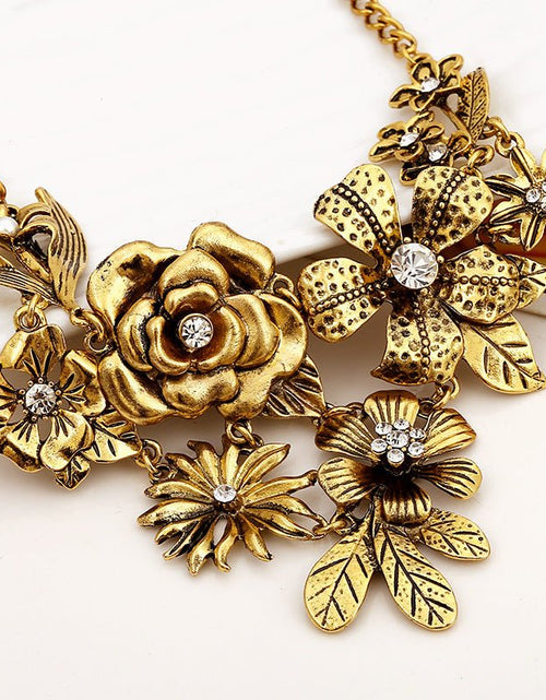 Load image into Gallery viewer, New Retro Diamonds Floral Necklace Fashion All-match 2668south
