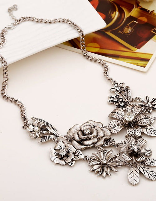 Load image into Gallery viewer, New Retro Diamonds Floral Necklace Fashion All-match 2668south
