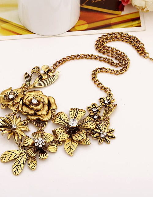 Load image into Gallery viewer, New Retro Diamonds Floral Necklace Fashion All-match 2668south
