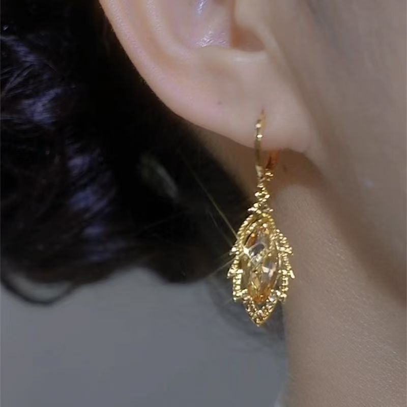 Niche Gold Zircon Leaf Stud Earrings For Women 2668south