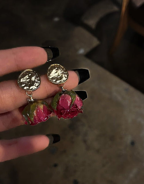 Load image into Gallery viewer, Silver Needle Eternal Rose Earrings Female French Style Retro Minority 2668south
