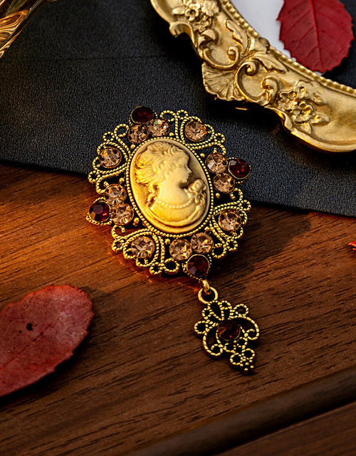 Load image into Gallery viewer, Medieval Beauty Head Brooch Retro Court - 2668south
